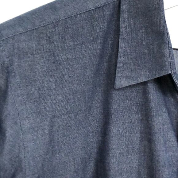 Untuckit   - Picture 2 of 5